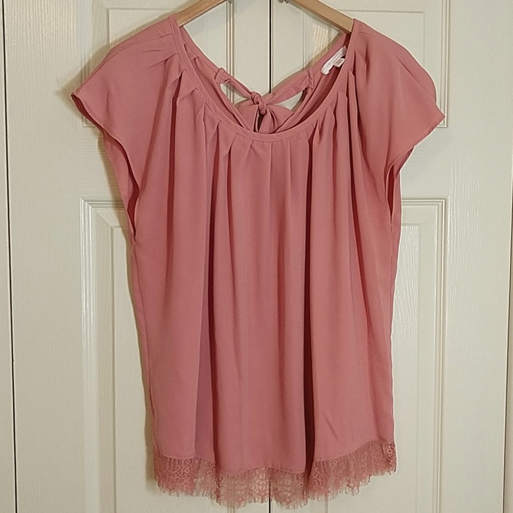 Lauren Conrad flutter-sleeve 🌹 blouse
